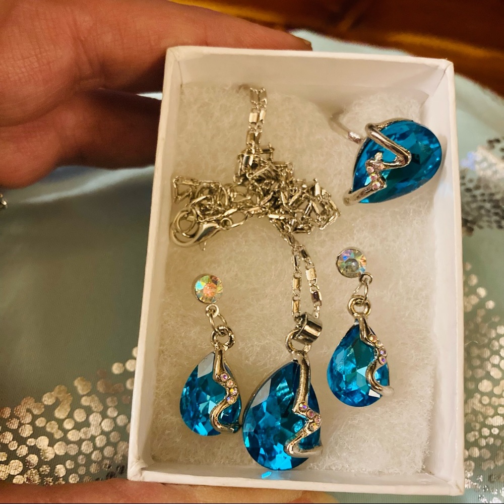 NWT Set of blue costume jewelry